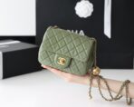 FLAP BAG 17CM KHAKI LAMBSKIN GOLD HARDWARE - Image 3
