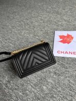 BOY BAG SMALL 20 BLACK CHEVRON CAVIAR GOLD HARDWARE - Image 3