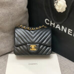 MINI SQUARE FLAP BAG 17CM BLACK LAMBSKIN CHEVRON GOLD HARDWARE - Image 2