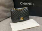 MINI SQUARE FLAP BAG 17CM BLACK LAMBSKIN CHEVRON GOLD HARDWARE - Image 7