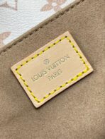 POCHETTE METIS 21.5 WHITE BROWN MONOGRAM CANVAS - Image 10