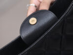 CC HOBO SHOULDER BAG 23CM BLACK CAVIAR GOLD HARDWARE - Image 10