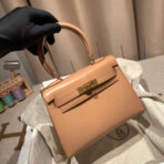 KELLY MINI 20 BAG IN CORAL PINK SMOOTH  WITH GOLD HARDWARE - Image 6