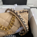 CC LARGE 30 FLAP BAG IN BEIGE CREAM LAMBSKIN - Image 4