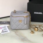 CC MINI 11 VANITY CHAIN IN LIGHT GREY CALFSKIN GOLD HARDWARE - Image 2