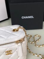 CC MINI 11 VANITY CHAIN IN WHITE CALFSKIN GOLD HARDWARE - Image 9