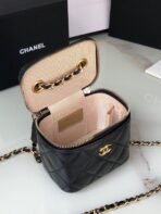 CC MINI 11 VANITY CHAIN IN BLACK CALFSKIN GOLD HARDWARE - Image 5