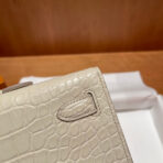 KELLY CUT 31 IN WHITE CREAM ALLIGATOR LEATHER WITH GOLD HARDWARE - Image 4