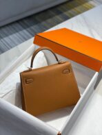 KELLY 28CM IN GOLD   GOLD HARDWARE - Image 6