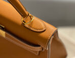 KELLY 28CM IN GOLD   GOLD HARDWARE - Image 8