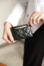 CC CARD HOLDER 11 BLACK CALFSKIN GOLD ICON - Image 8