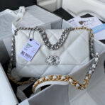 CC LARGE 30 FLAP BAG IN WHITE LAMBSKIN - Image 2