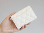 CC FLAP CARD HOLDER 11.3 WHITE GRAINED CALFSKIN GOLD ICON - Image 5