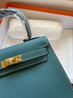 KELLY MINI 20 BAG IN PINE GREEN  WITH GOLD HARDWARE - Image 5