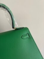 KELLY MINI 20 BAG IN EMERALD GREEN  WITH GOLD HARDWARE - Image 5