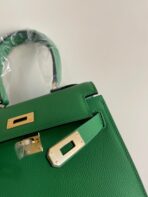 KELLY MINI 20 BAG IN EMERALD GREEN  WITH GOLD HARDWARE - Image 4