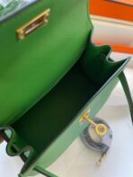 KELLY MINI 20 BAG IN EMERALD GREEN  WITH GOLD HARDWARE - Image 6