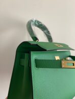 KELLY MINI 20 BAG IN EMERALD GREEN  WITH GOLD HARDWARE - Image 3