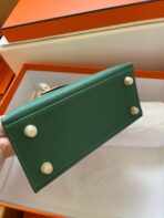 KELLY MINI 20 BAG IN DARK GREEN  WITH GOLD HARDWARE - Image 6