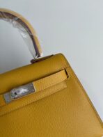 KELLY MINI 20 BAG IN DIJON YELLOW  WITH GOLD HARDWARE - Image 5