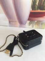 CC MINI 17 VANITY CASE IN BLACK CALFSKIN GOLD HARDWARE - Image 4