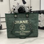 CC DEAUVILLE LARGE 38 TOTE BAG IN GREEN FOREST CANVAS WITH WHITE LOGO - Image 2