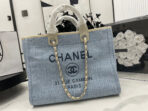CC DEAUVILLE LARGE 38 TOTE BAG IN LIGHT BLUE CANVAS WITH BLACK LOGO - Image 3