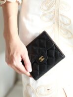 CC FLAP CARD HOLDER 11.5 BLACK GRAINED CALFSKIN GOLD ICON - Image 6