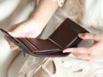 CC FLAP CARD HOLDER 11.5 BLACK GRAINED CALFSKIN GOLD ICON - Image 9
