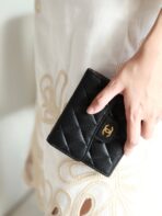 CC FLAP CARD HOLDER 11.5 BLACK GRAINED CALFSKIN GOLD ICON - Image 10