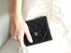 CC FLAP CARD HOLDER 11.5 BLACK GRAINED CALFSKIN SILVER ICON - Image 10