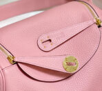 HM LINDY 26 BAG IN BABY PINK   GOLD HARDWARE - Image 3