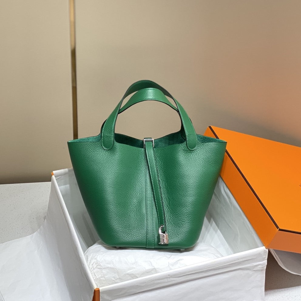 20221009_i1665291156_2118_2_jpg_1800x1800_9f23f2cb-5567-4a29-86a3-4642f4970aef-1.jpg picotin lock emerald GHW - Image 1