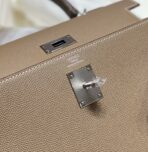 KELLY 28CM IN ETOUPE   GOLD HARDWARE - Image 6