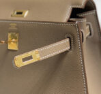 KELLY 25CM IN ETOUPE   GOLD HARDWARE - Image 5