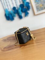 CC MINI 10 VANITY IN BLACK CALFSKIN GOLD HARDWARE - Image 7