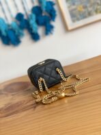 CC MINI 10 VANITY IN BLACK CALFSKIN GOLD HARDWARE - Image 3
