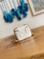CC MINI 10 VANITY IN WHITE CALFSKIN GOLD HARDWARE - Image 4