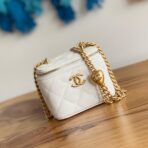 CC MINI 10 VANITY IN WHITE CALFSKIN GOLD HARDWARE - Image 2