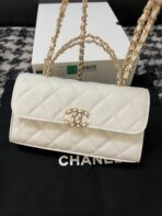 CC KELLY 18 BAG IN WHITE CALFSKIN WITH STRAP - Image 4