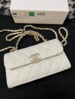 CC KELLY 18 BAG IN WHITE CALFSKIN WITH STRAP - Image 3