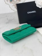 CC FLAP CARD HOLDER 11 EMERALD GRAINED CALFSKIN GOLD ICON - Image 6