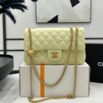 CC SMALL 23 FLAP BAG IN NEON YELLOW CALFSKIN GOLD HARDWARE - Image 2