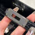 KELLY CUT 31 IN BLACK SHINY  CROCO-EMBOSSED WITH SILVER HARDWARE - Image 8