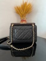 CC FLAP BAG 21 IN BLACK WITH WOODEN HANDLE - Image 3