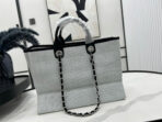 CC DEAUVILLE LARGE 38 TOTE BAG IN LIGHT GREY CANVAS WITH BLACK LOGO - Image 4