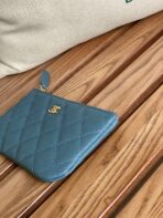 CC CLASSIC SMALL 15 ZIPPED POUCH IN TEAL GREEN GRAINED CALFSKIN - Image 6