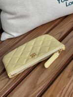 CC CLASSIC SMALL 15 ZIPPED POUCH IN YELLOW CORN GRAINED CALFSKIN - Image 5
