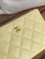 CC CLASSIC SMALL 15 ZIPPED POUCH IN YELLOW CORN GRAINED CALFSKIN - Image 7