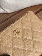 CC CLASSIC SMALL 15 ZIPPED POUCH IN DARK BEIGE GRAINED CALFSKIN - Image 4